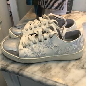 White embroidered sneakers. GUC size 8 1/2 wide